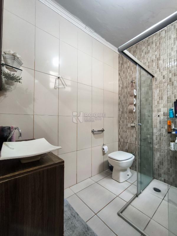 Casa com salão à venda no bairro Jardim São Paulo: BANHEIRO SOCIAL