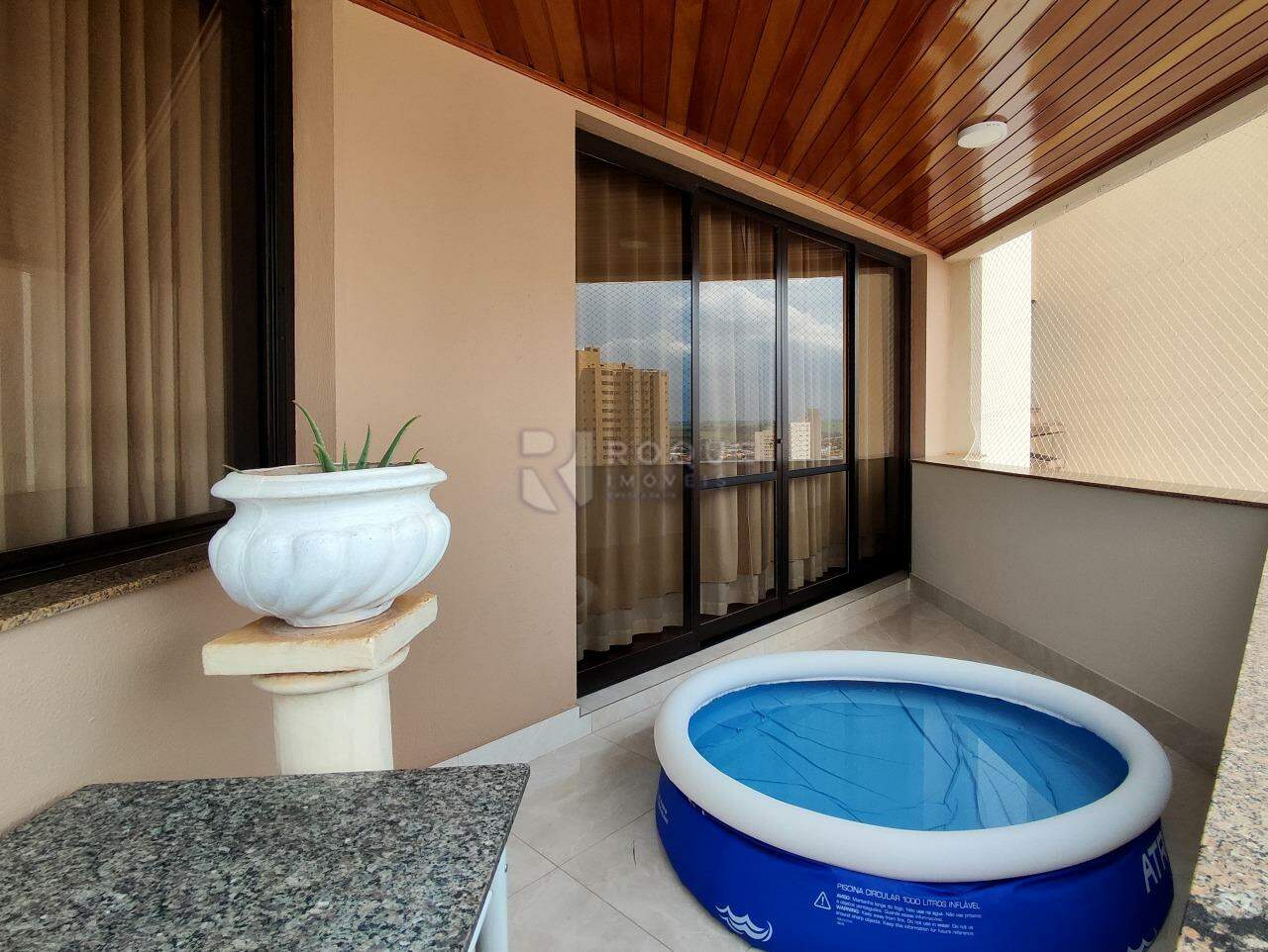 Apartamento para aluguel no bairro Centro: Varanda