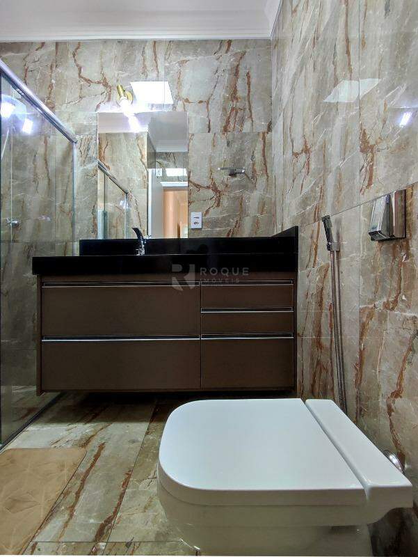 Apartamento para aluguel no bairro Centro: WC Suíte
