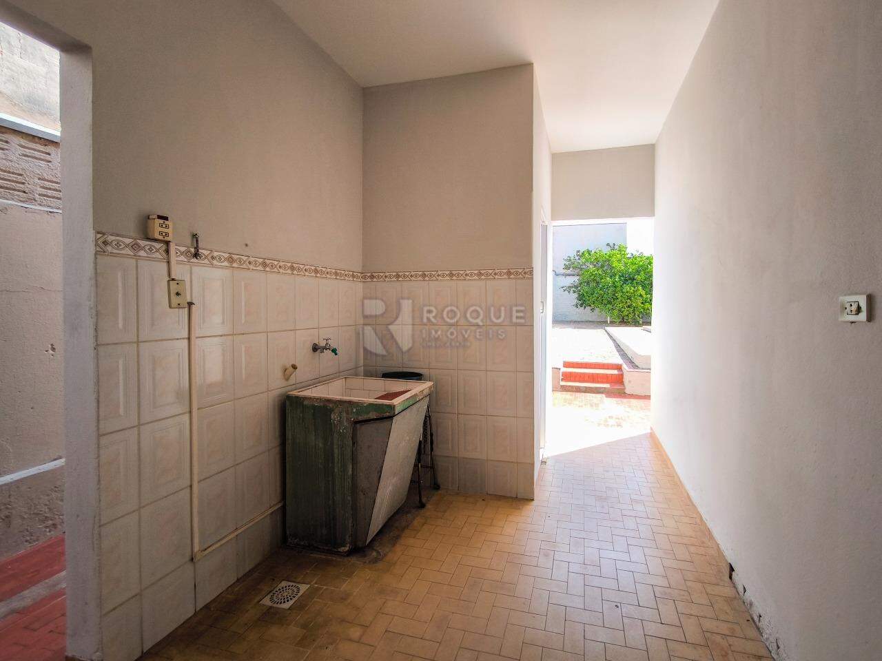 Casa Residencial à venda no bairro Vila Cristovam: LAVANDERIA