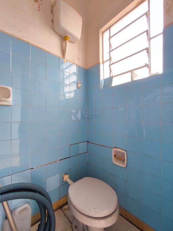 Casa Residencial à venda no bairro Vila Cristovam: BANHEIRO SOCIAL EXTERNO