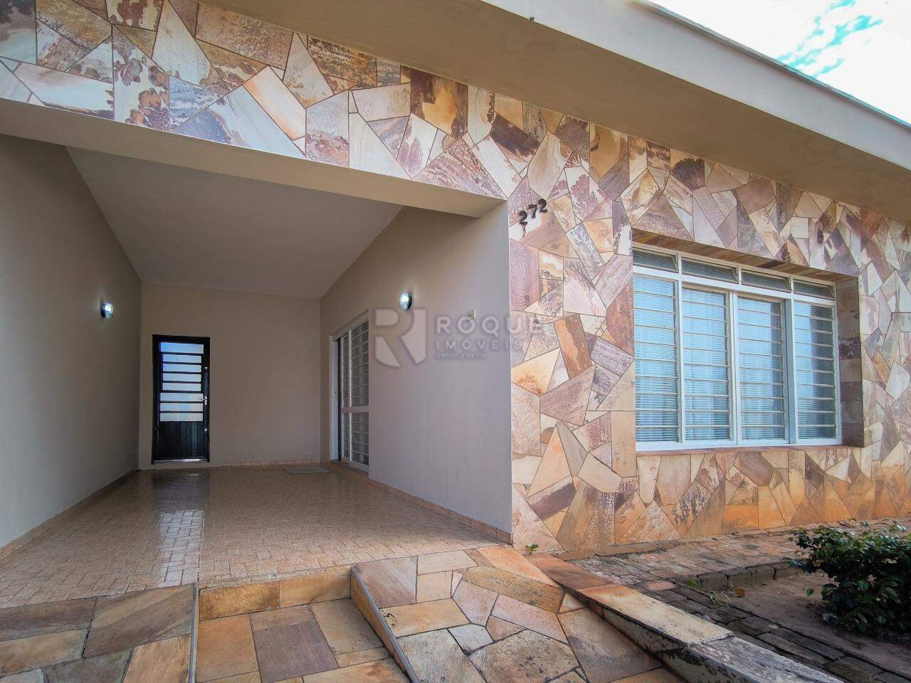 Casa Residencial à venda no bairro Vila Cristovam: FRENTE