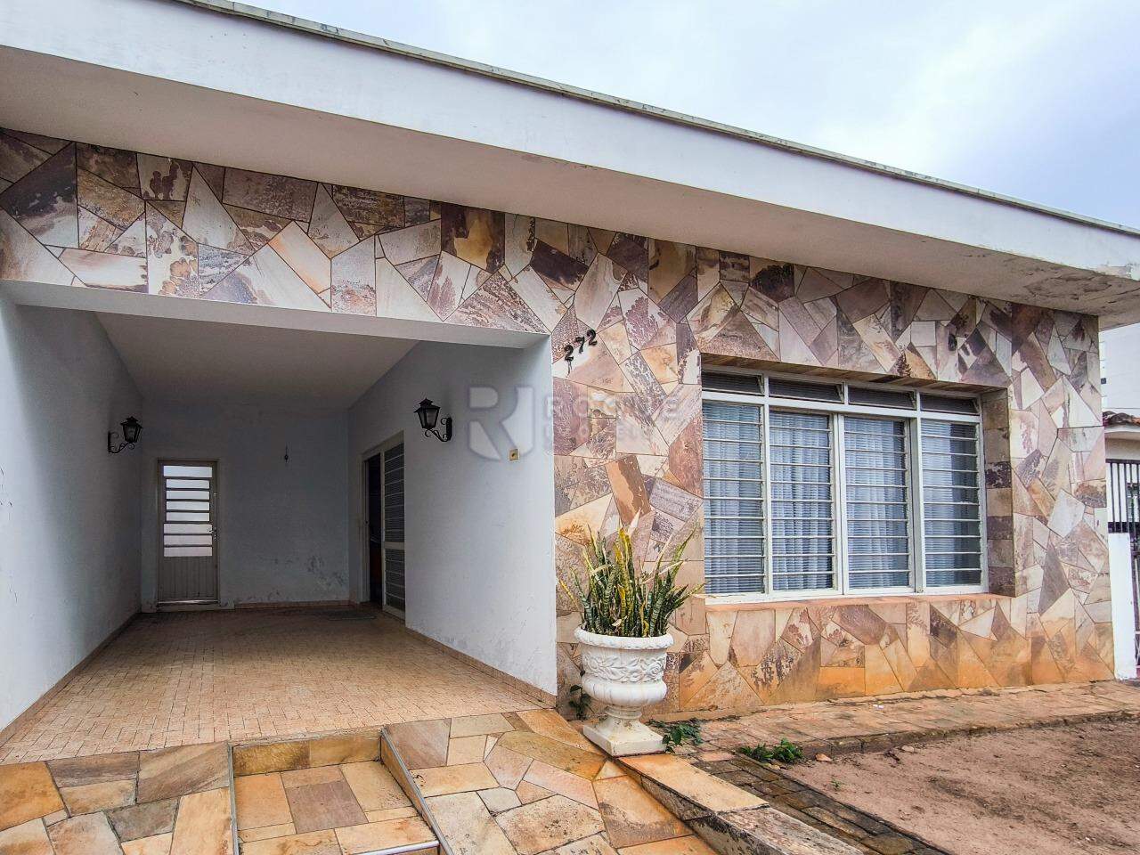 Casa Residencial à venda no bairro Vila Cristovam: FRENTE