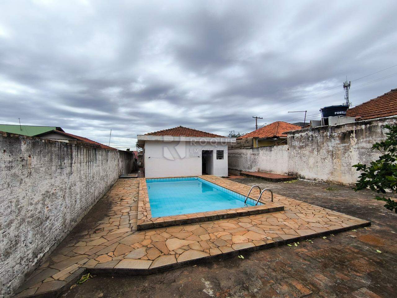 Casa Residencial à venda no bairro Vila Cristovam: ÁREA EXTERNA