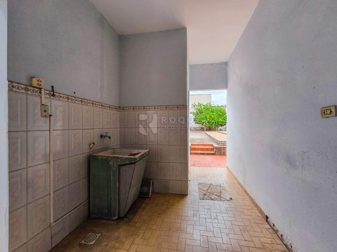 Casa Residencial à venda no bairro Vila Cristovam: LAVANDERIA