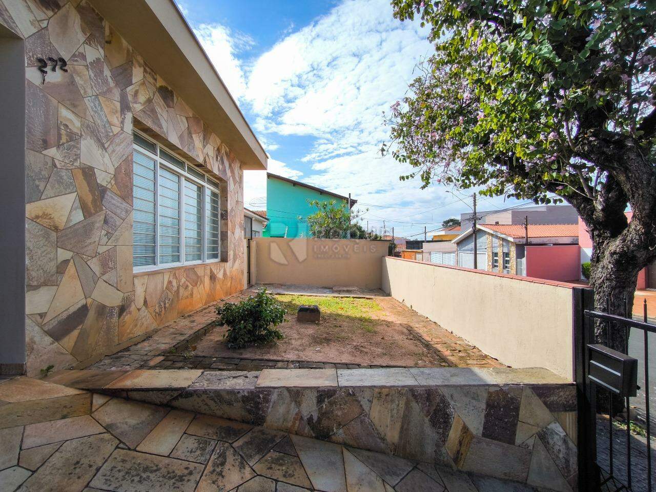 Casa Residencial à venda no bairro Vila Cristovam: JARDIM