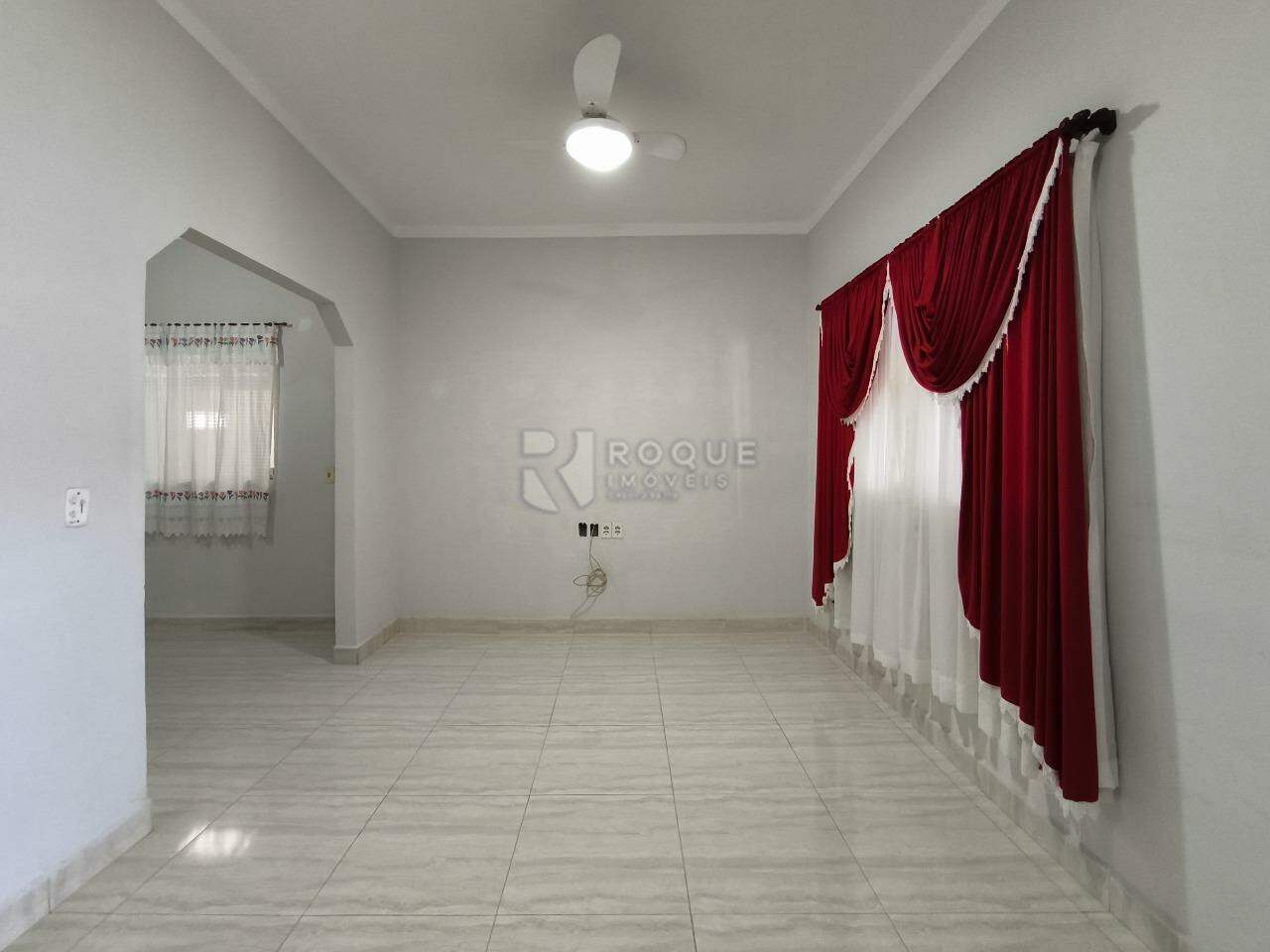 Casa Residencial à venda no bairro JARDIM IRACEMA: SALA DE ESTAR