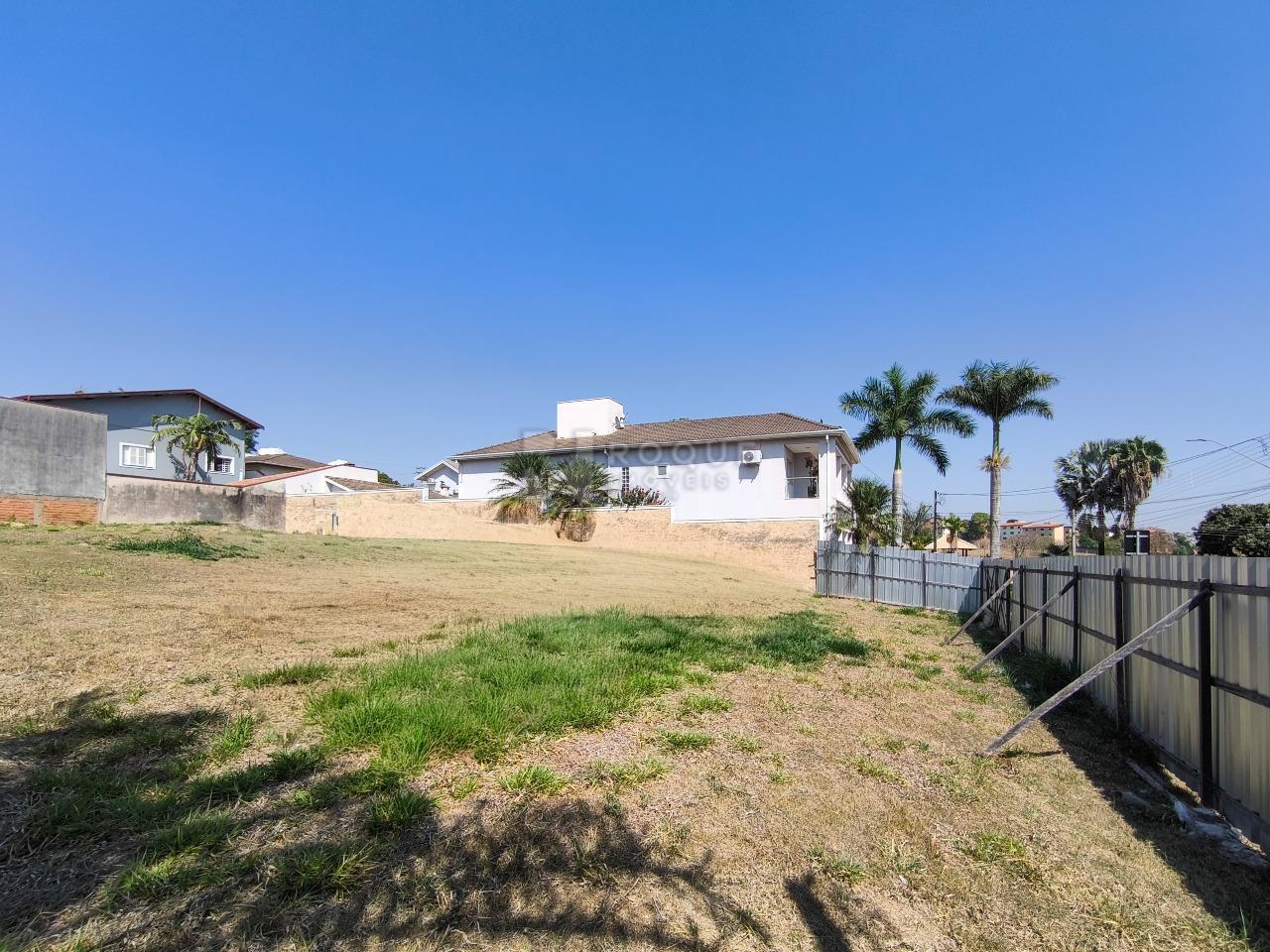 Terreno em condomínio à venda no bairro Jardim Colinas de São João: 