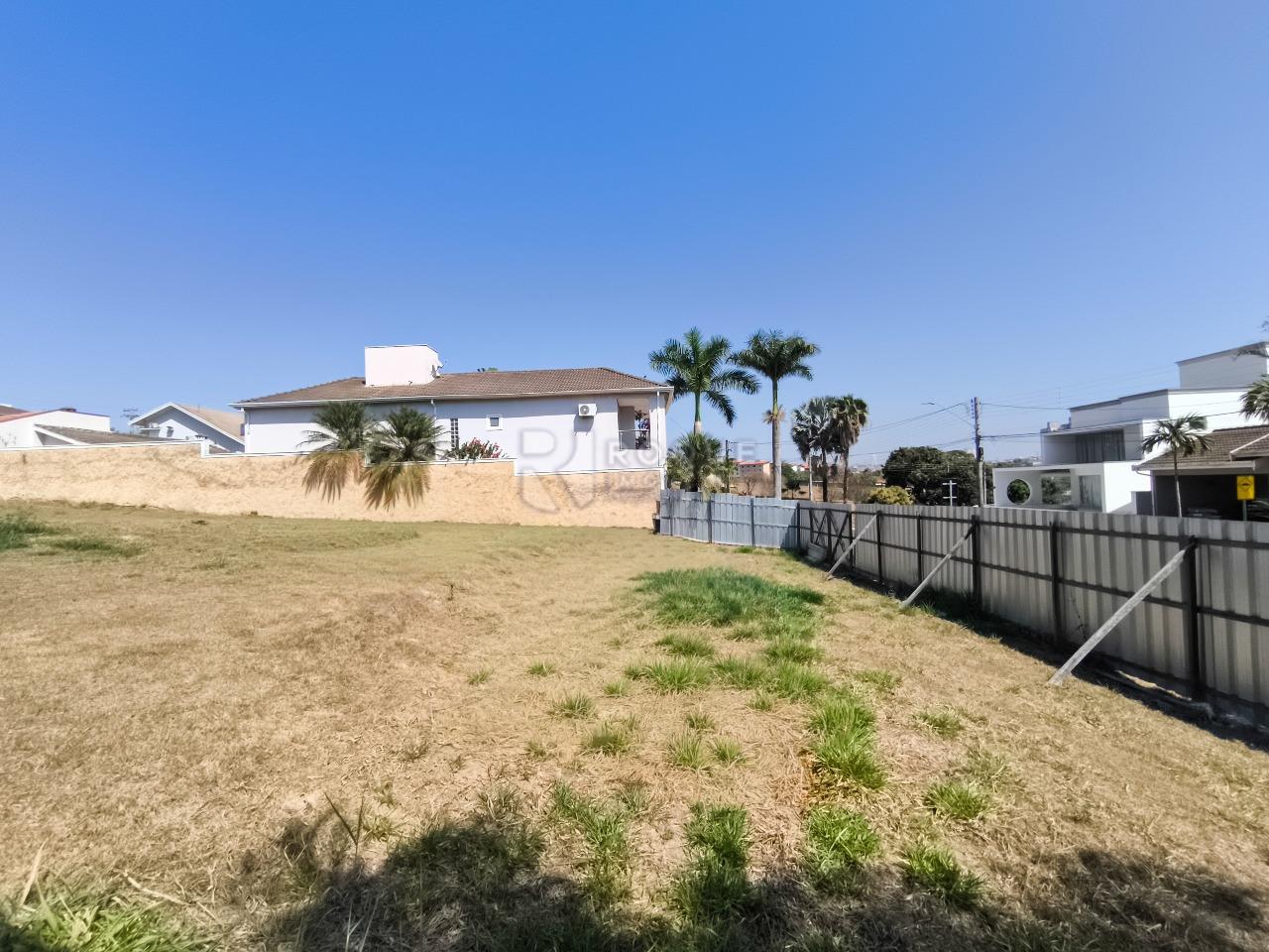 Terreno em condomínio à venda no bairro Jardim Colinas de São João: 