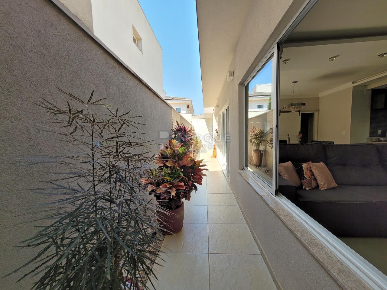 Casa em condomínio à venda no bairro Parque Residencial Roland: CORREDOR EXTERNO