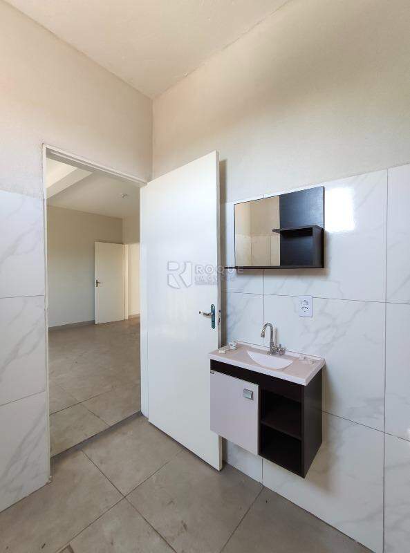 Casa Residencial para aluguel no bairro Jardim Residencial Guimarães: WC suíte 