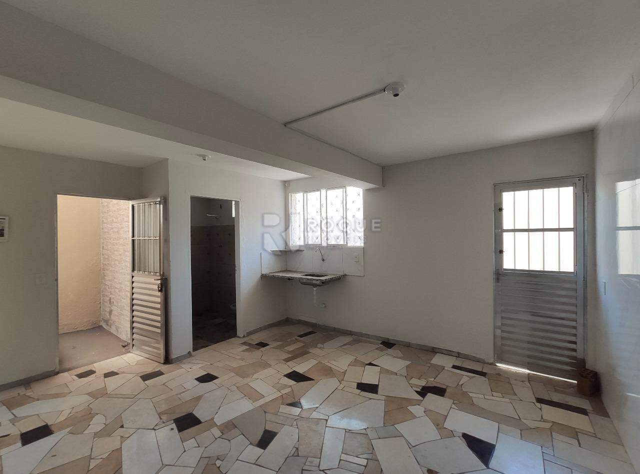Casa Residencial para aluguel no bairro Jardim Residencial Guimarães: Sala / cozinha 