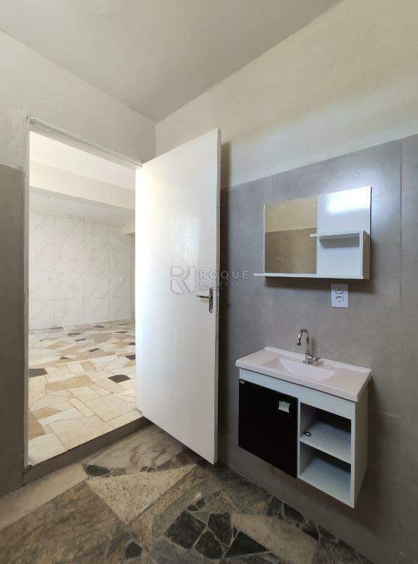 Casa Residencial para aluguel no bairro Jardim Residencial Guimarães: WC social 