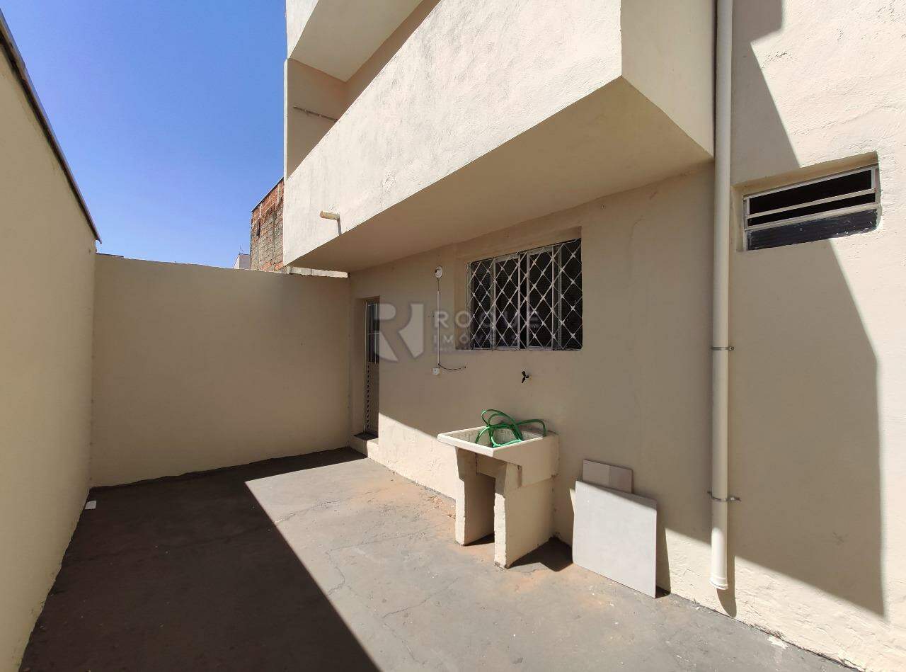 Casa Residencial para aluguel no bairro Jardim Residencial Guimarães: Área de serviço / fundo 