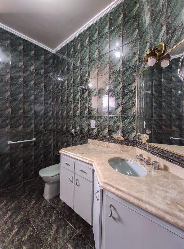 Casa Residencial para aluguel no bairro Vila Cristovam: WC social segundo andar 