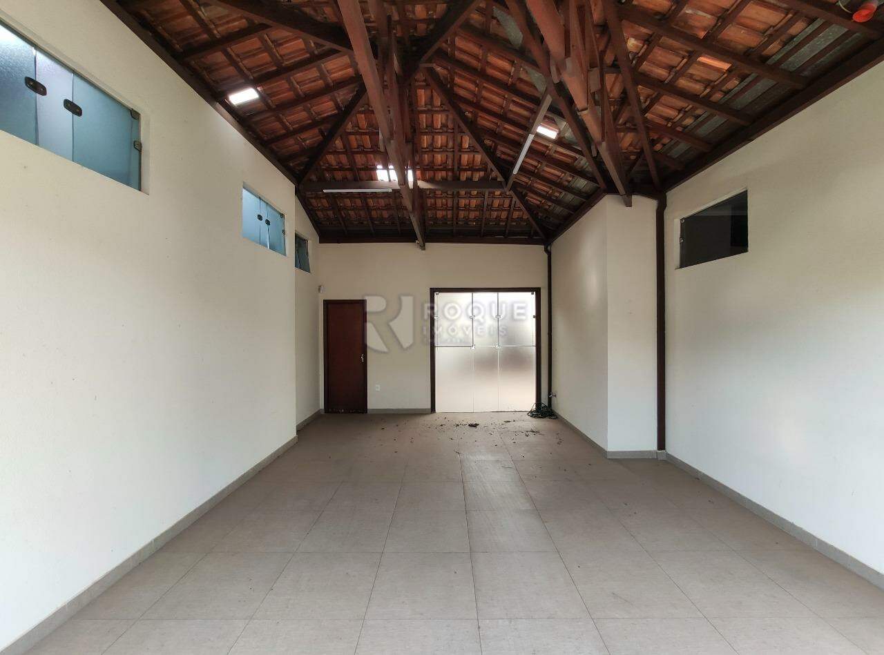Casa Residencial para aluguel no bairro Vila Cristovam: Garagem