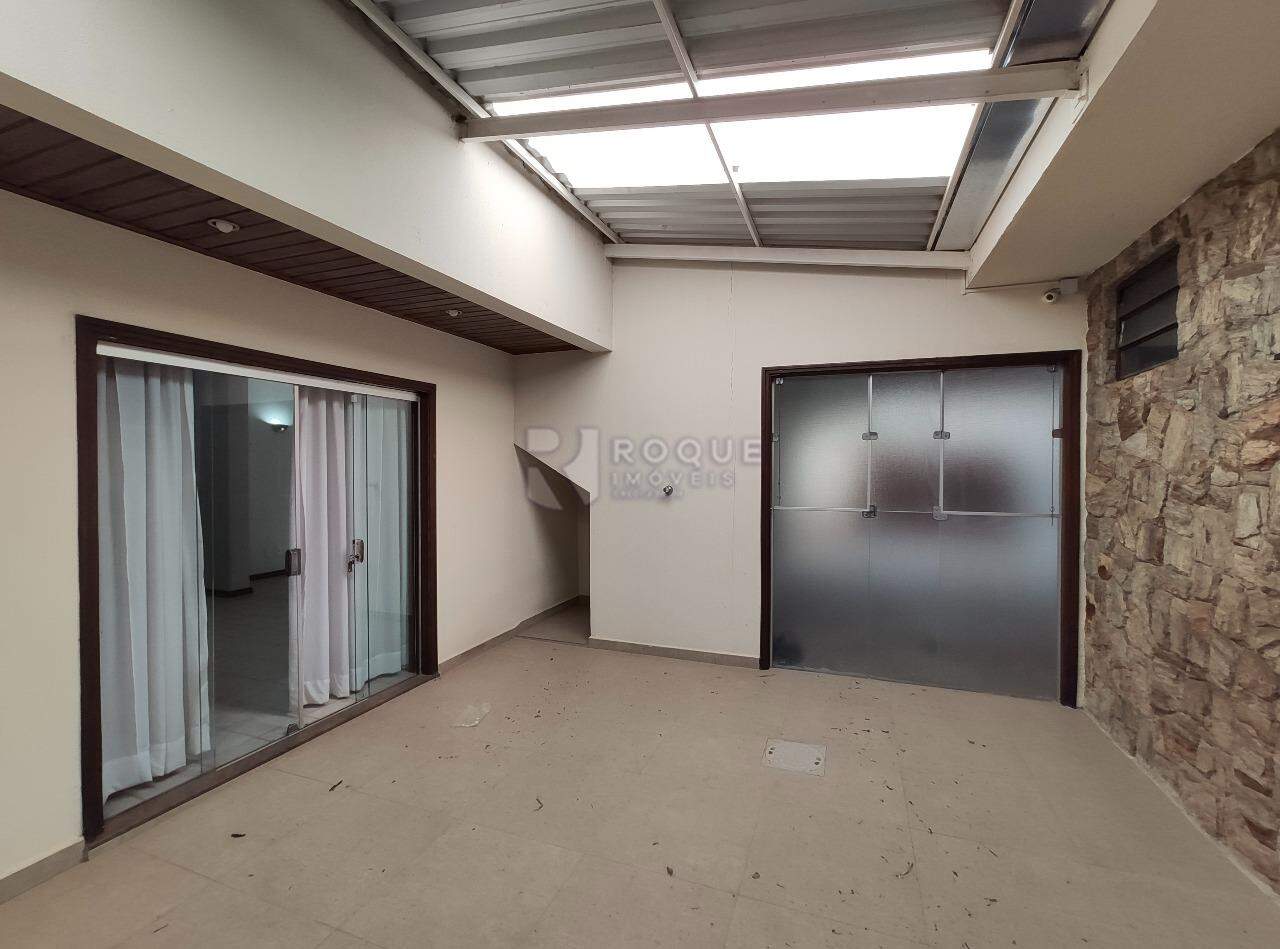 Casa Residencial para aluguel no bairro Vila Cristovam: Área externa