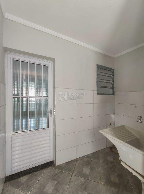Casa Residencial à venda no bairro Parque Residencial Abílio Pedro: Área de serviço