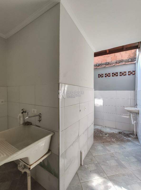 Casa Residencial à venda no bairro Parque Residencial Abílio Pedro: Área de serviço