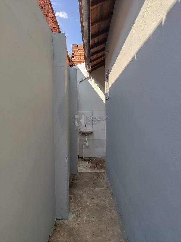 Casa Residencial à venda no bairro Parque Residencial Abílio Pedro: Corredor
