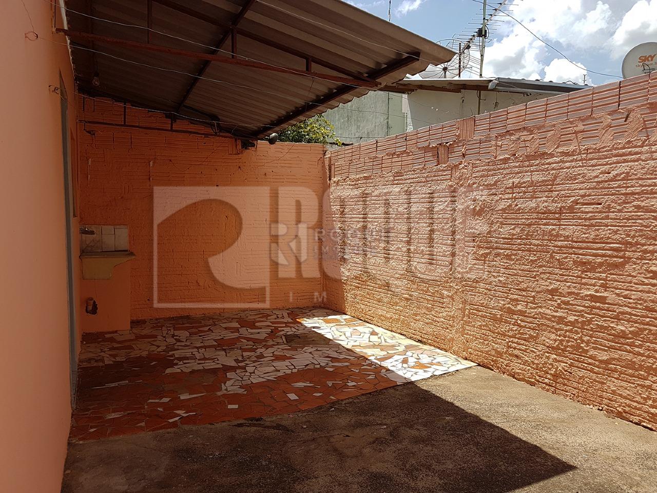 Casa Residencial para aluguel no bairro Jardim Perola: Área de Serviços