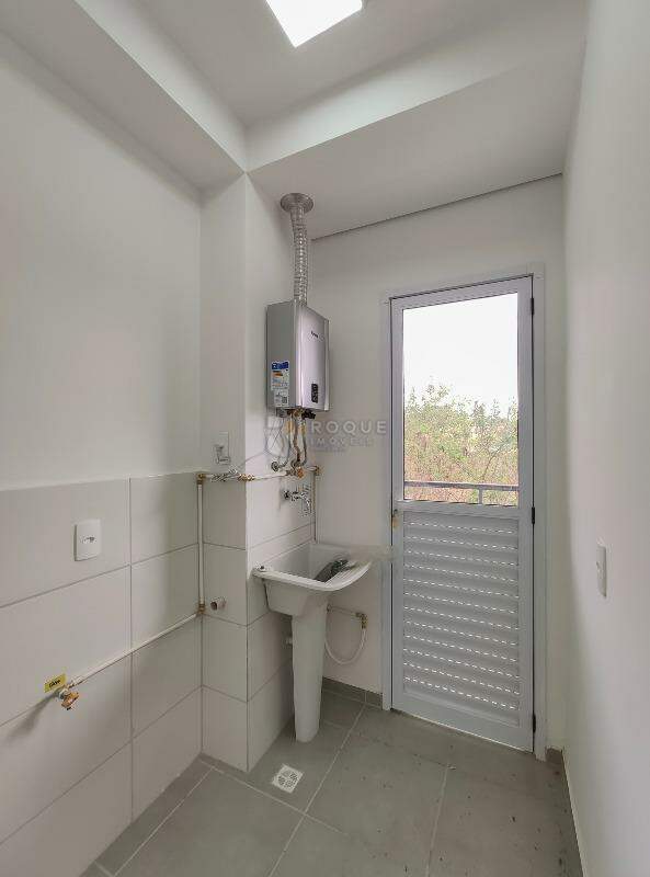 Apartamento para aluguel no bairro Jardim do Lago: Área e serviço