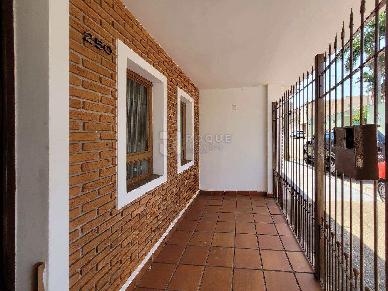 Casa Residencial à venda no bairro Centro: VARANDA 