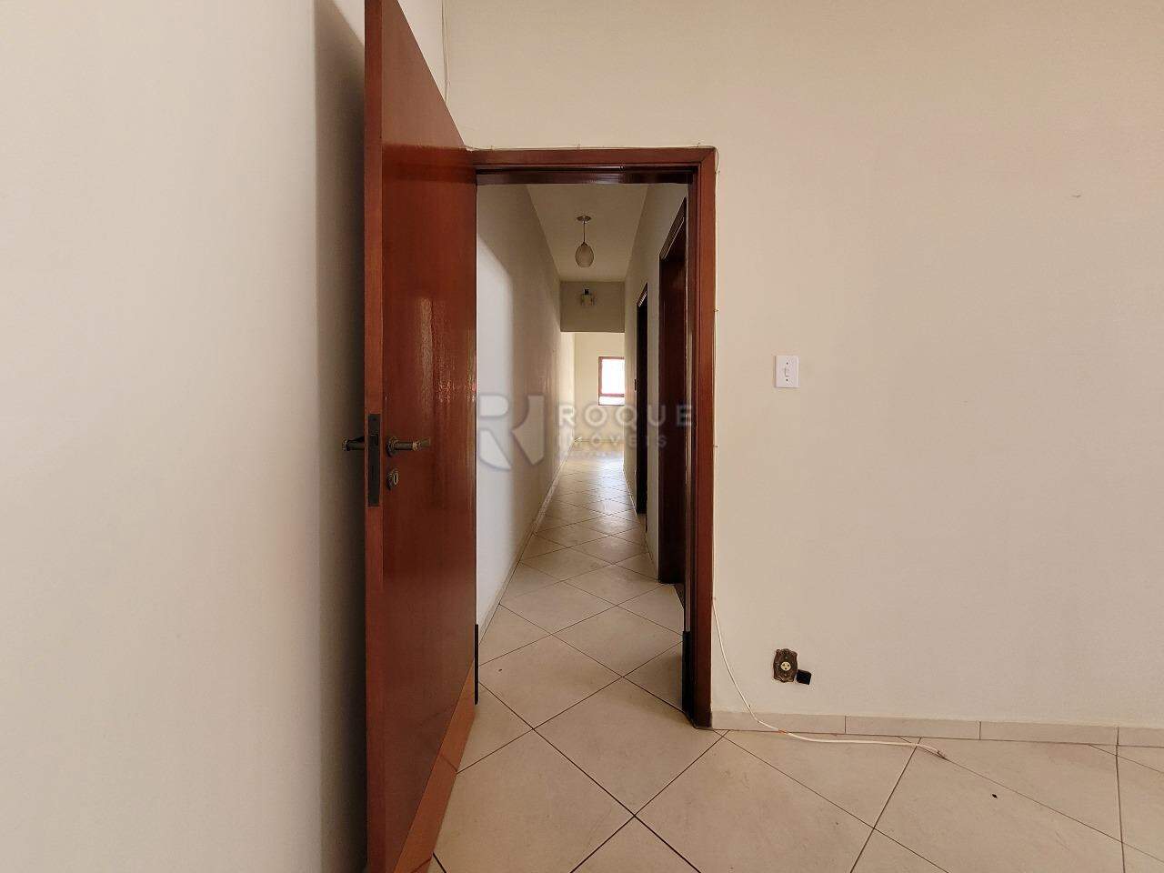 Casa Residencial à venda no bairro Centro: CORREDOR INTERNO 