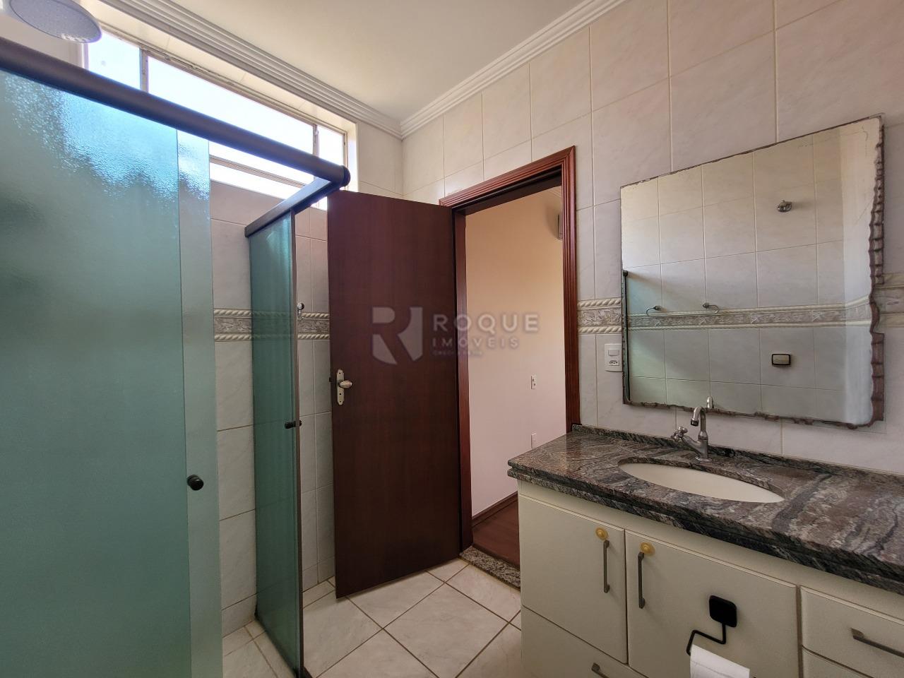 Casa Residencial à venda no bairro Jardim Nereide: BANHEIRO SUÍTE 