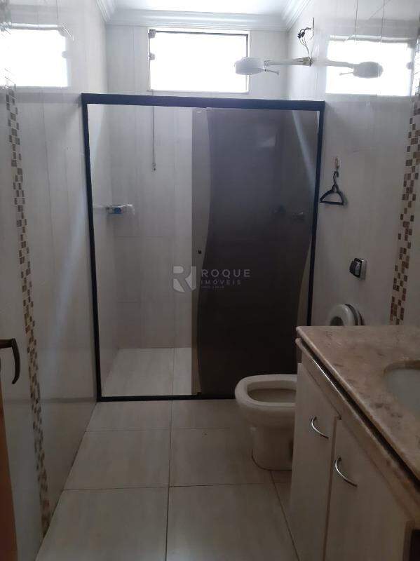 Casa Residencial à venda no bairro Jardim Lago Azul: banheiro social box