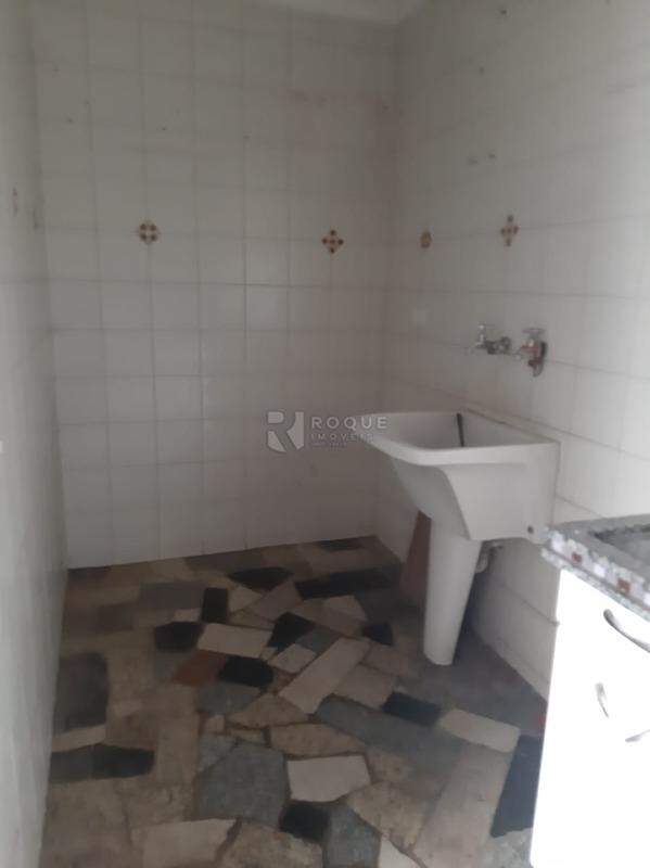 Casa Residencial à venda no bairro Jardim Lago Azul: Lavanderia 