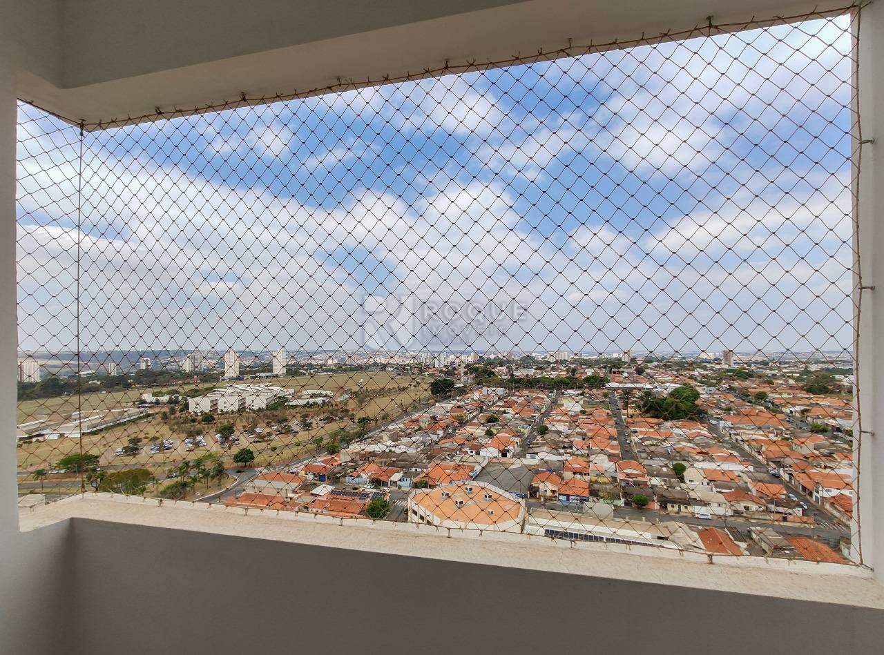Apartamento para aluguel no bairro Chácaras Antonieta: Sacada 