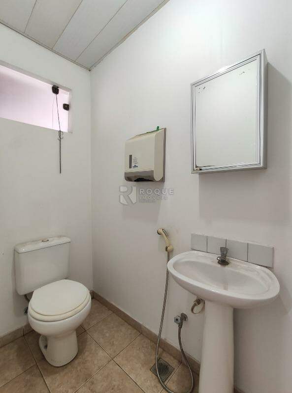 Casa Residencial para aluguel no bairro Centro: WC fundo 