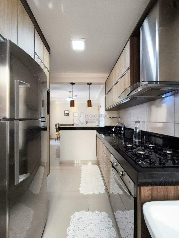 Apartamento à venda no bairro Jardim Residencial Recanto Alvorada: COZINHA