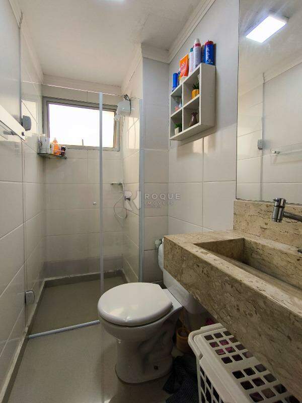 Apartamento à venda no bairro Jardim Residencial Recanto Alvorada: BANHEIRO SOCIAL