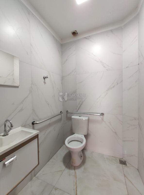 Salão para aluguel no bairro Jardim Caieira: WC social 