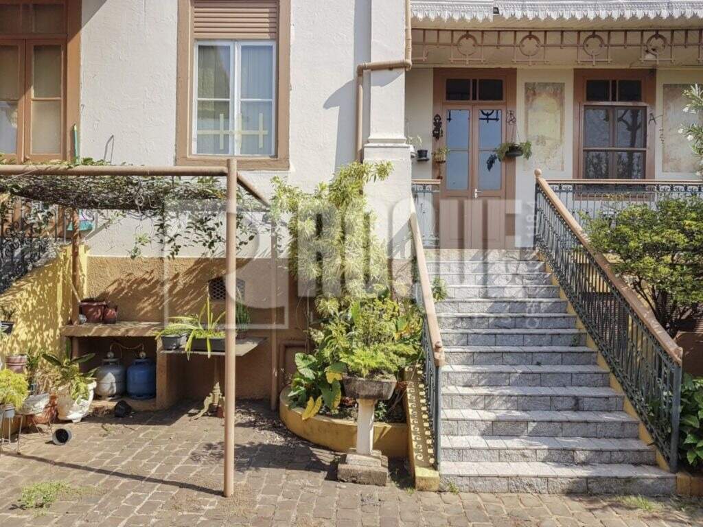 Casa Residencial à venda no bairro Centro: Fundos outra vista