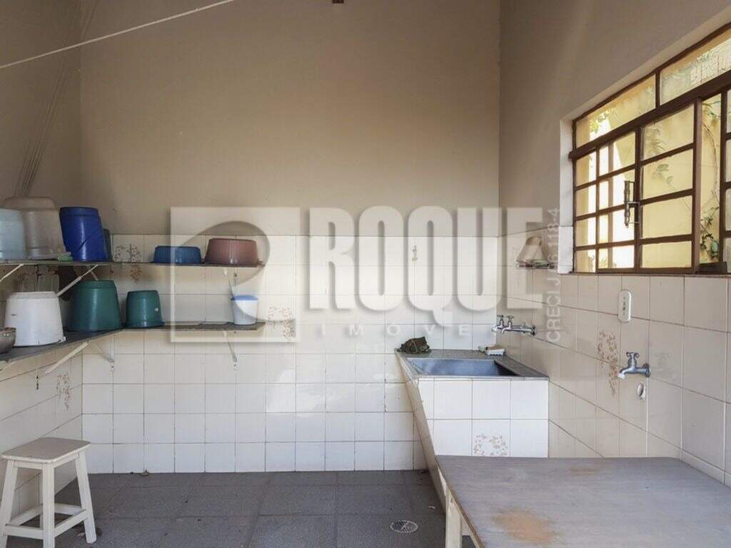 Casa Residencial à venda no bairro Centro: Árrea de serviço