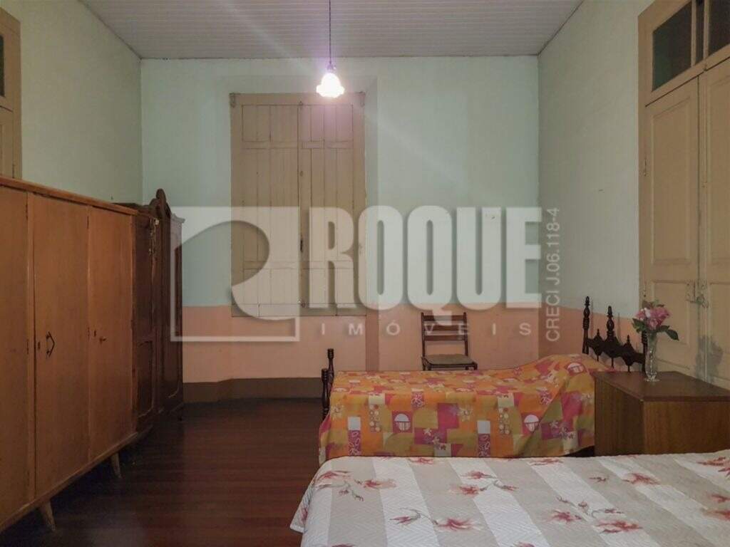 Casa Residencial à venda no bairro Centro: Dormitório 4
