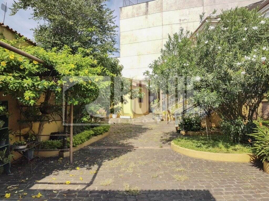 Casa Residencial à venda no bairro Centro: Área externa fundos