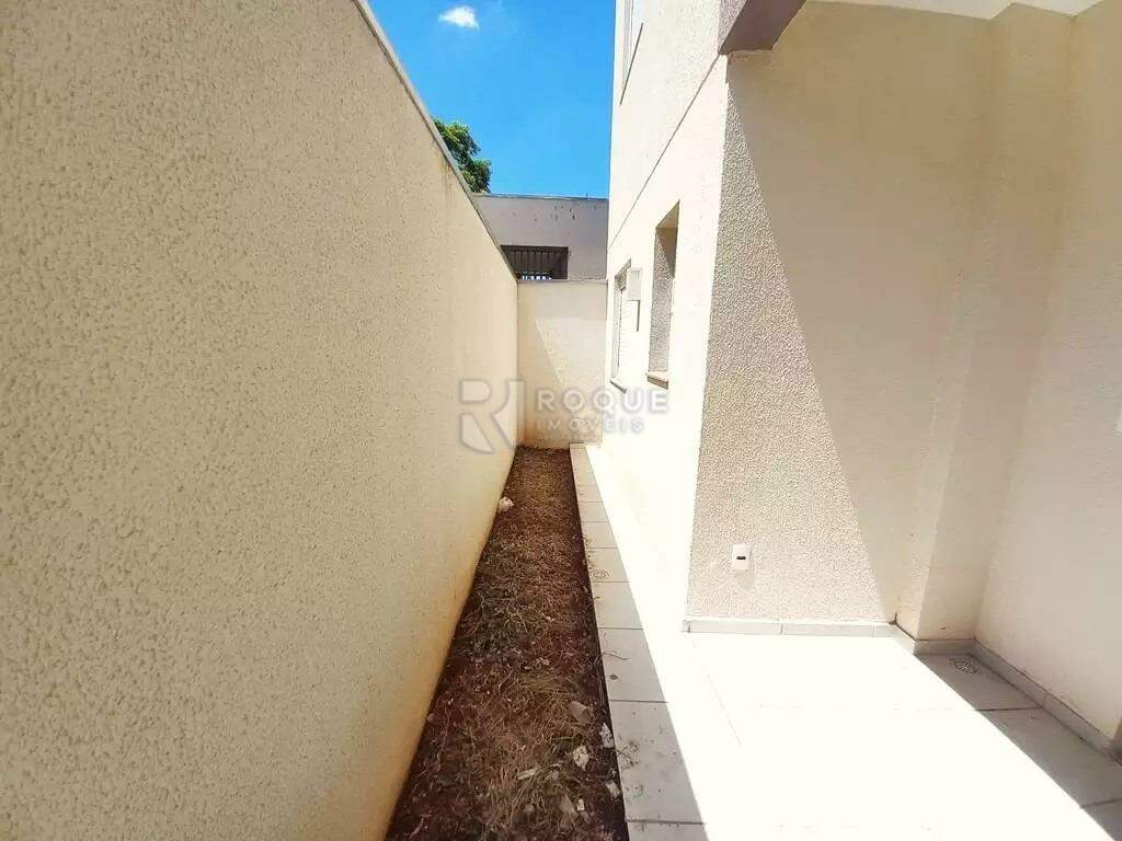 Apartamento à venda no bairro Jardim Residencial Victório Lucato: quintal