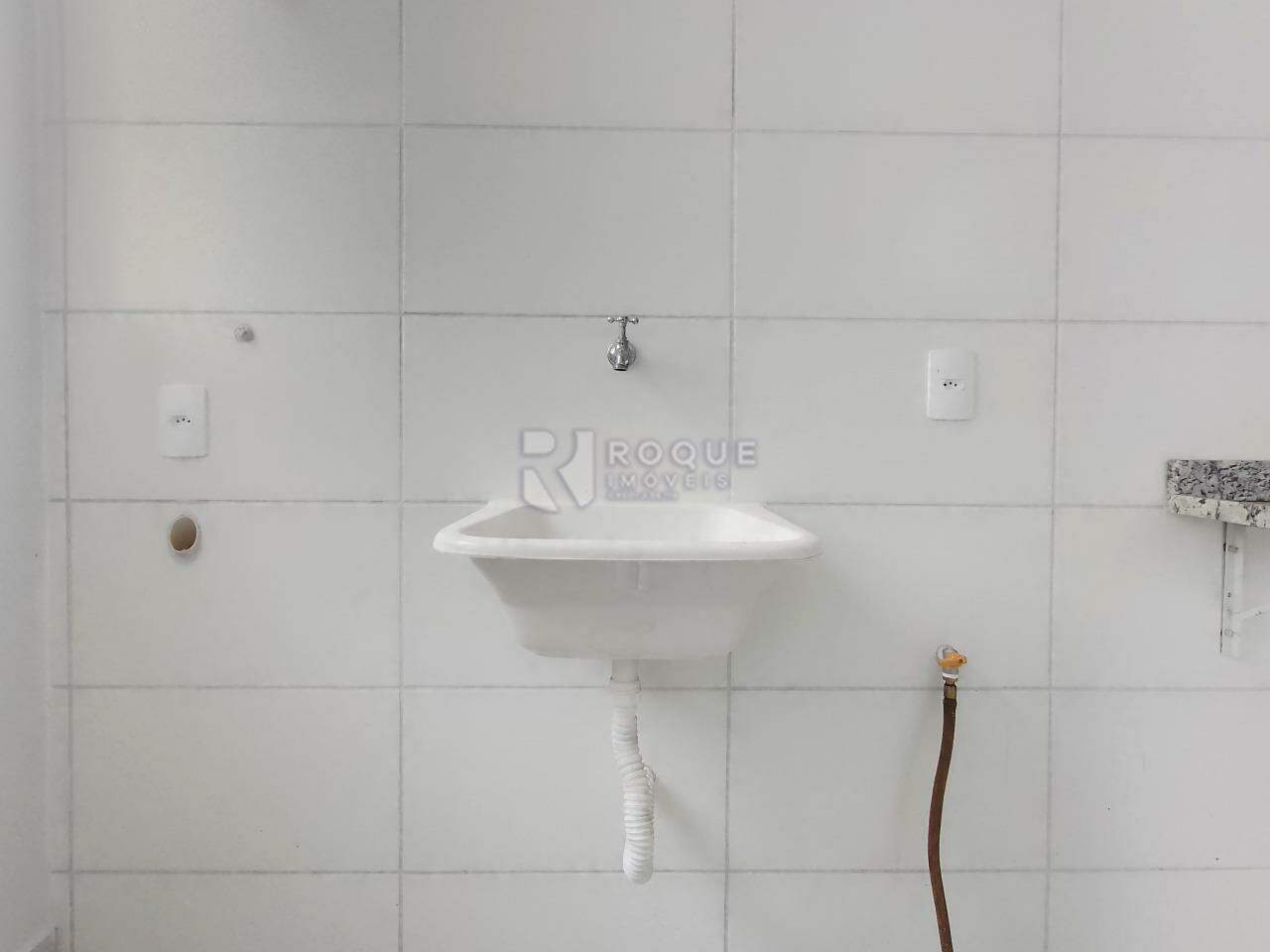 Apartamento à venda no bairro Vale das Esmeraldas: Área de serviço