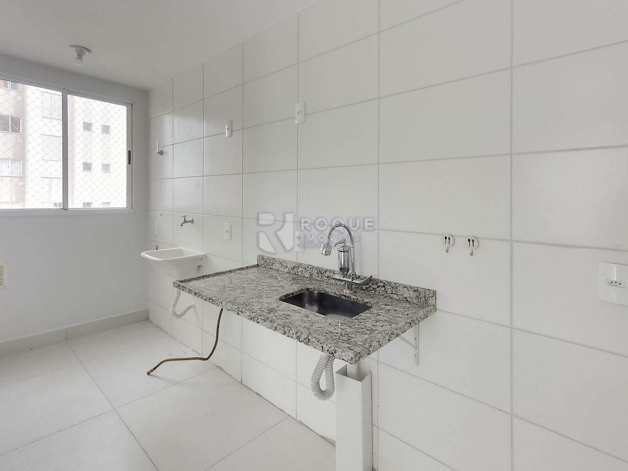 Apartamento à venda no bairro Vale das Esmeraldas: Cozinha
