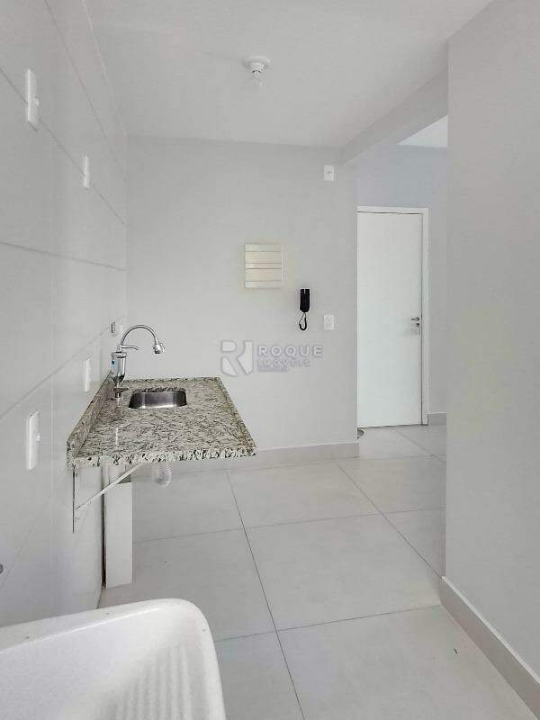 Apartamento à venda no bairro Vale das Esmeraldas: Cozinha