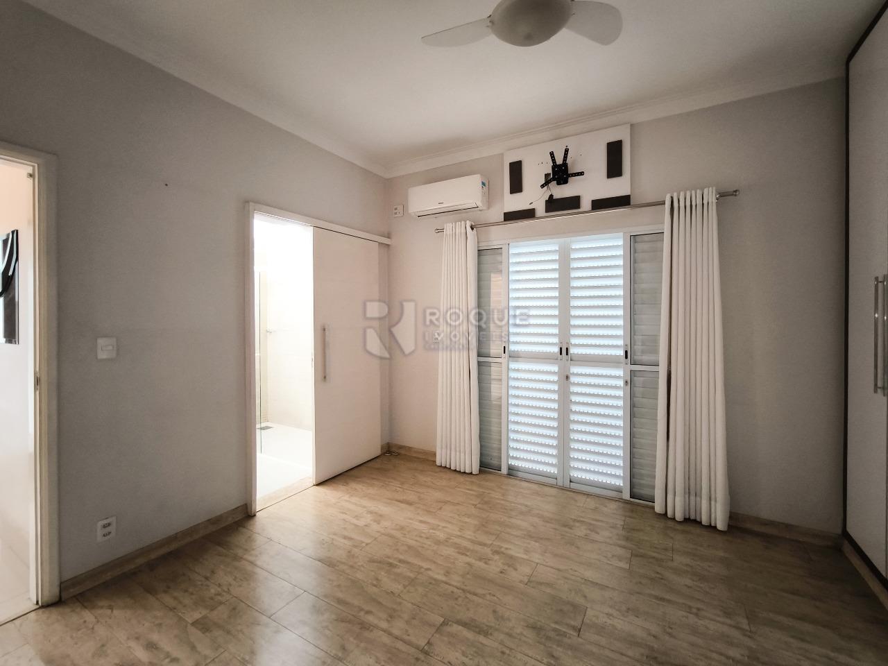 Casa Residencial à venda no bairro Vila Claudia: SUÍTE