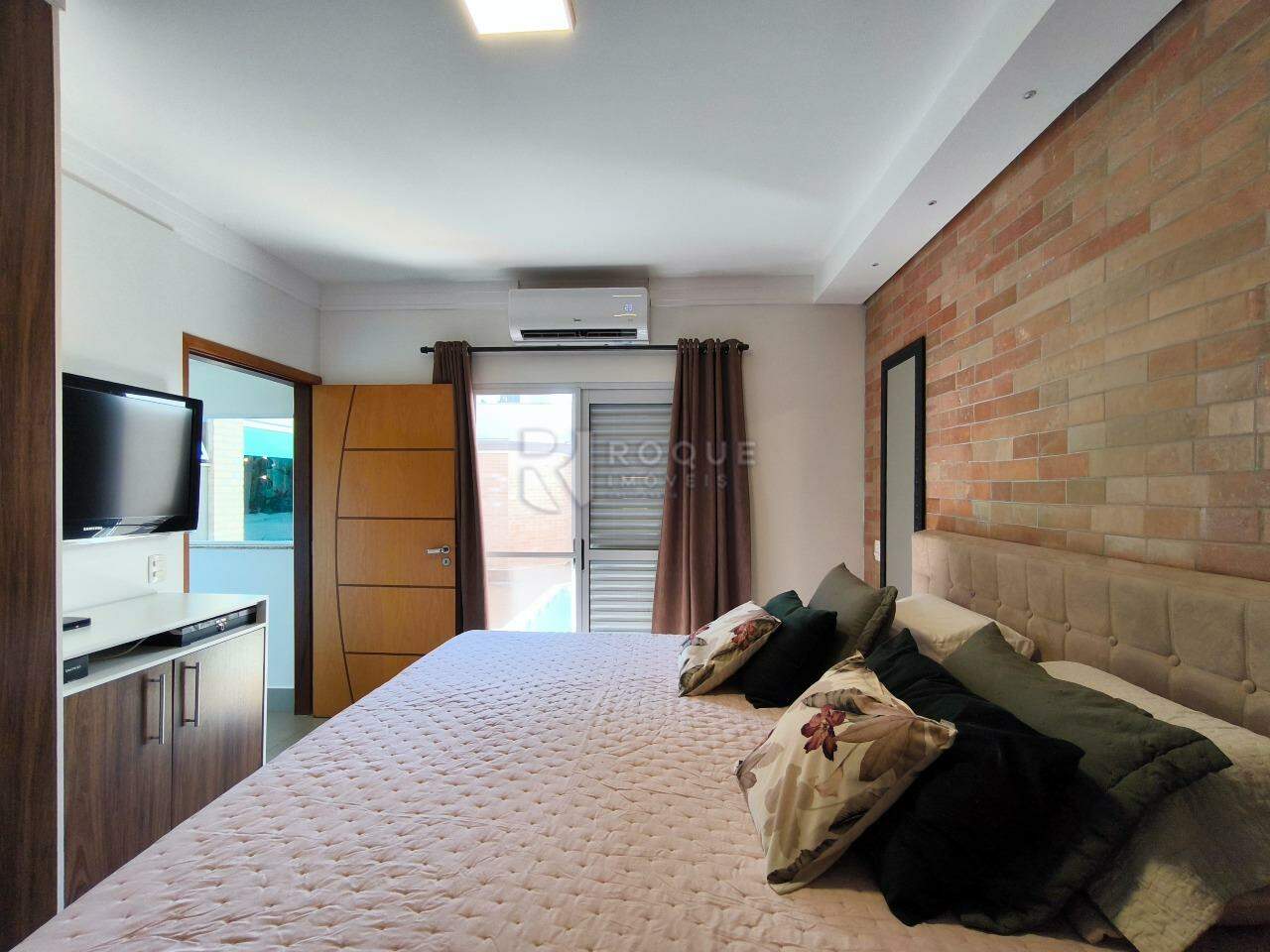 Casa em condomínio à venda no bairro Parque Residencial Roland: SUÍTE