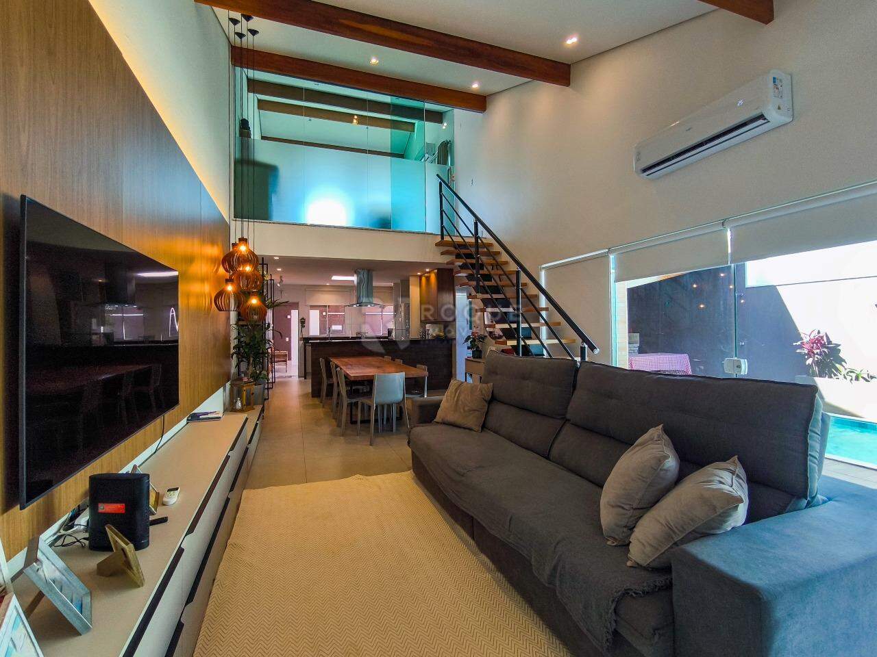 Casa em condomínio à venda no bairro Parque Residencial Roland: SALA DE ESTAR
