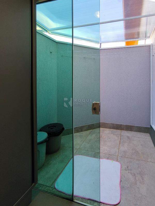 Casa em condomínio à venda no bairro Parque Residencial Roland: ÁREA DE VARAL