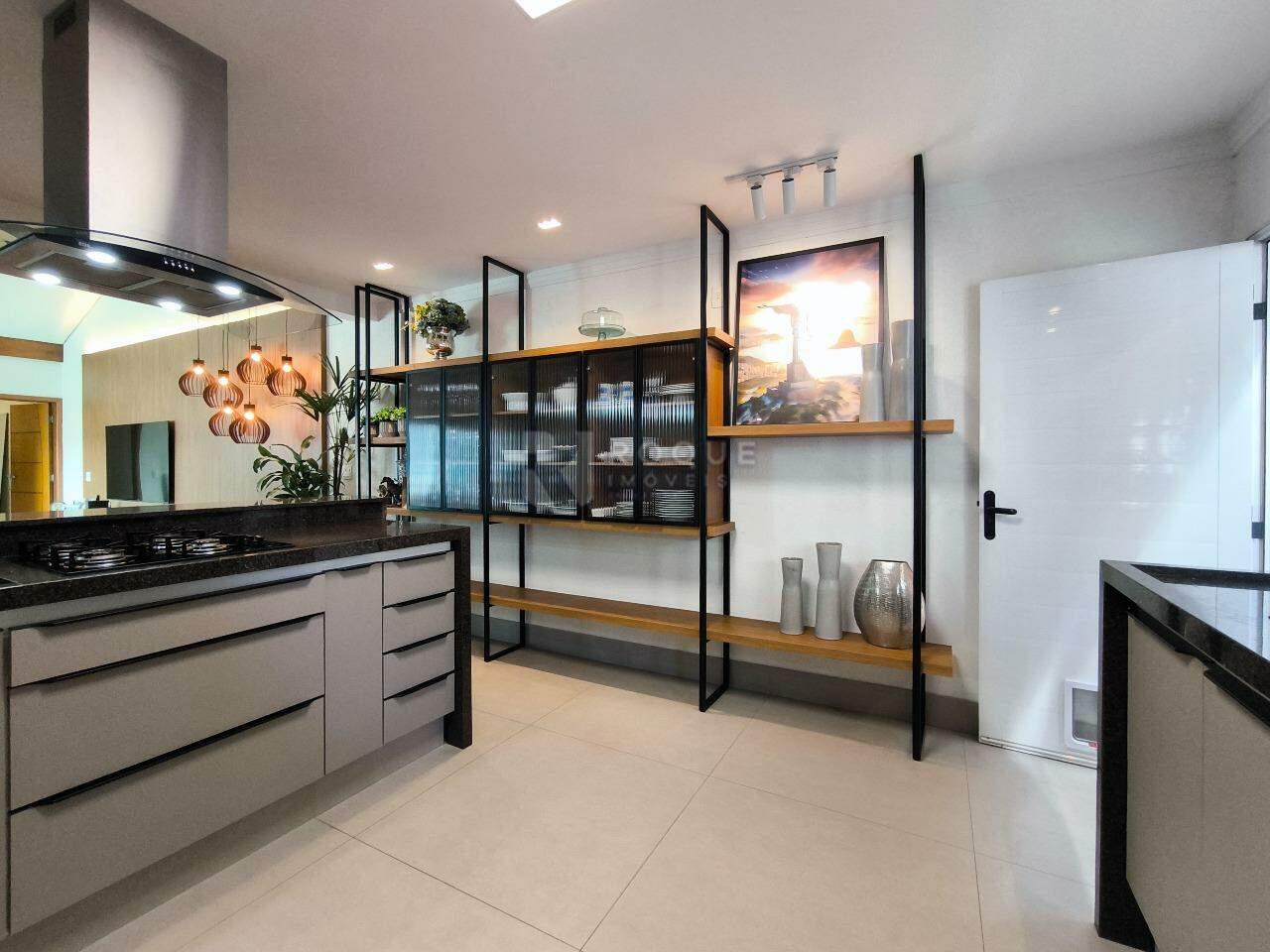 Casa em condomínio à venda no bairro Parque Residencial Roland: COZINHA