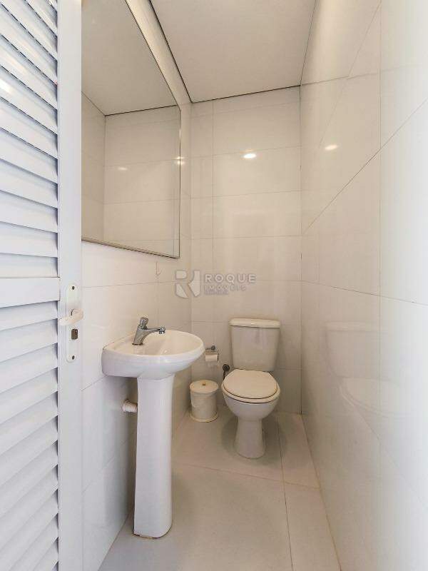 Casa em condomínio à venda no bairro Parque Residencial Roland: WC ÁREA GOURMET